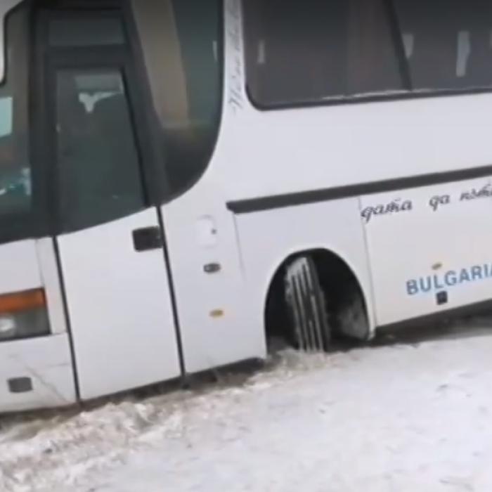 Bulgaria. 40 de români blocaţi într-un autocar din cauza zăpezilor
