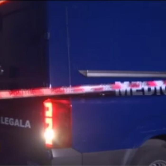 Un șofer din București a găsit cadavrul unui bărbat în mașina sa