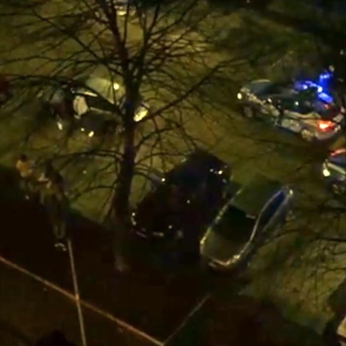 Panică și haos în Bazzano: Bătaie însângerată într-un bar, după ce o româncă a fost pipăită de un marocan