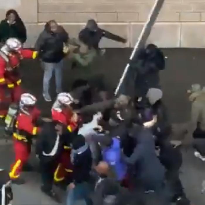 Incendiu major în Paris: Gare de Lyon, evacuată. UPDATE: Incendiul a fost provocat intenționat de migranți congolezi