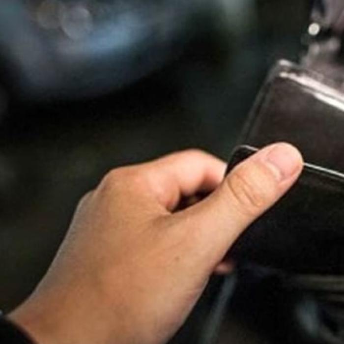 Italia. Muncitor italian arestat, după ce i-a furat portofelul colegului român