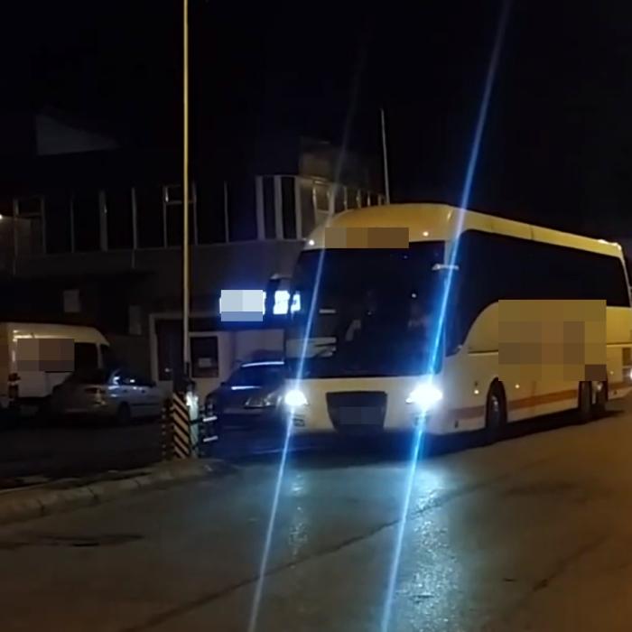 Autocar cu români din Italia nu a fost oprit la vamă. Veneau dintr-o zonă de focar. UPDATE