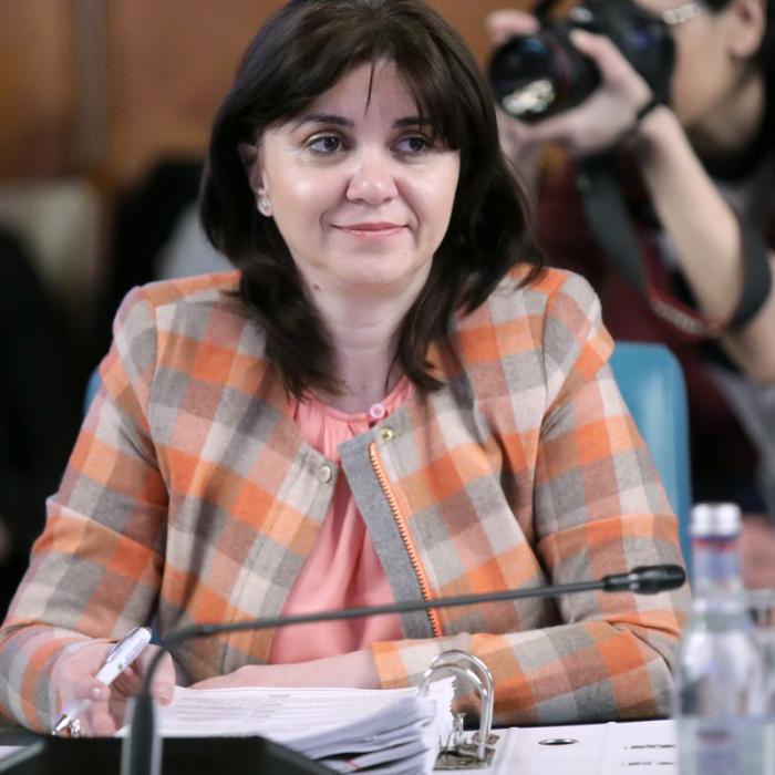 Monica Anisie: „4 elevi diagnosticați cu virusul Covid-19. Nu există motiv pentru închiderea școlilor”