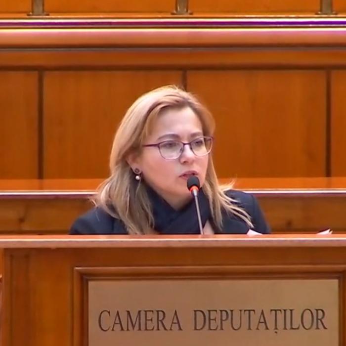 O deputată USR, glume pe tema virusurilor, la tribuna Parlamentului