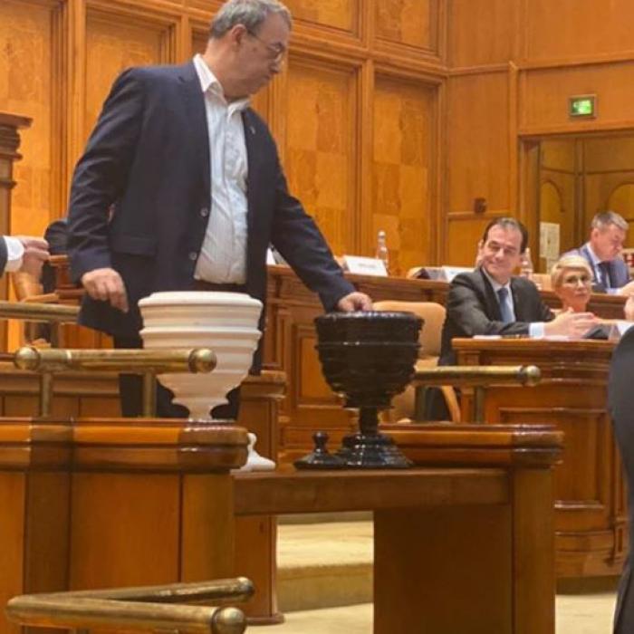 Vergil Chiţac, după ce a fost acuzat că şi-a îmbolnăvit colegii de partid de coronavirus: "Nu îi cunosc. Multă sănătate!"