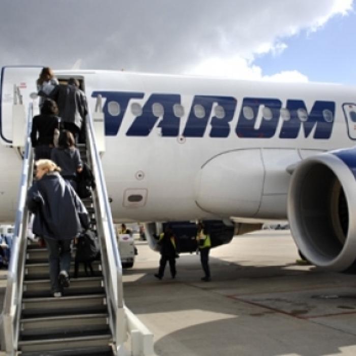 Avion oprit la sol, pe Otopeni, după ce o româncă venită din Spania prezintă simptome de coronavirus