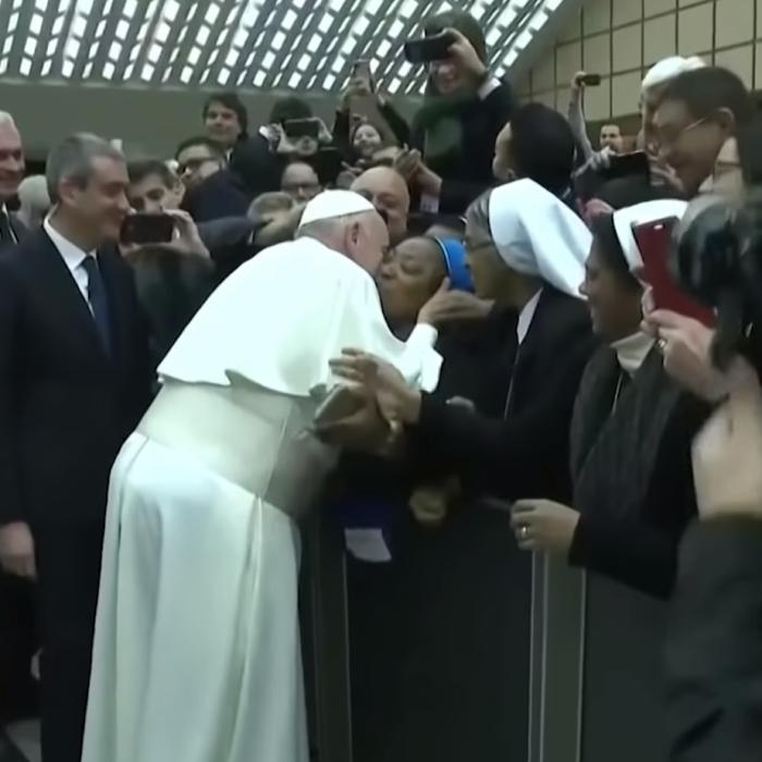 Papa Francisc, la pas pe străzile Romei, pentru a se ruga pentru sfârşitul pandemiei