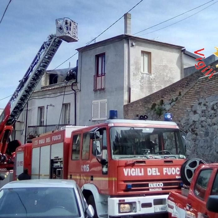 Italia. Doi români au rămas pe drumuri, după ce casa lor a fost mistuită de flăcări - FOTO
