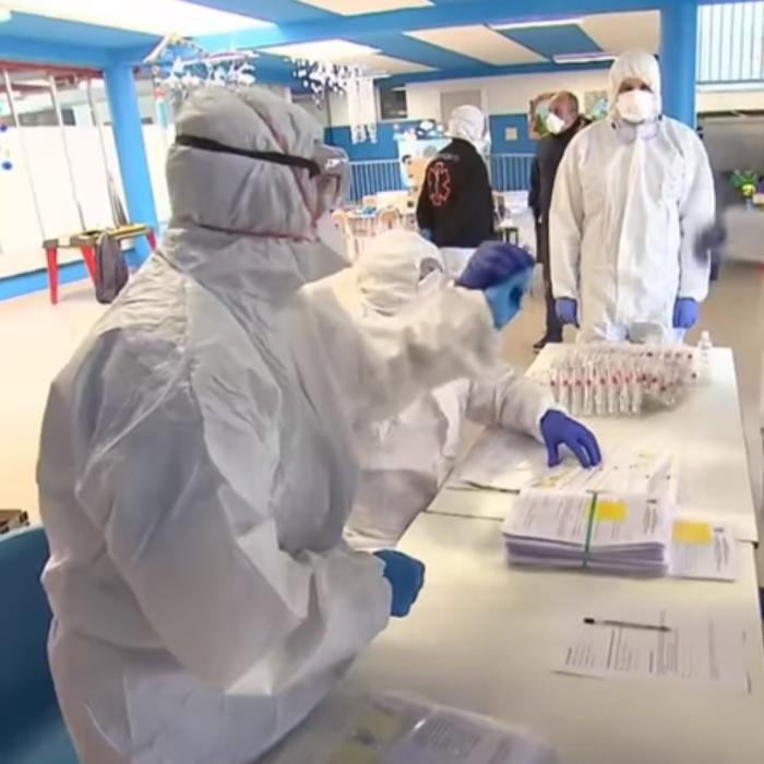Coronavirus. Studenții de la UMF „Carol Davila” caută soluții alternative pentru echipamentul de protecție medical