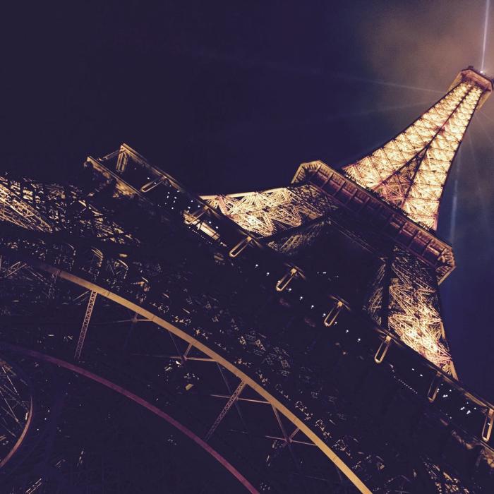 Omagiu pentru cei care luptă împotriva coronavirusului. „Mulțumesc!”, proiectat în fiecare seară pe Turnul Eiffel
