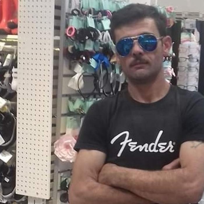 Român împușcat după ce a ieșit să taie cu drujba un echipaj de poliție