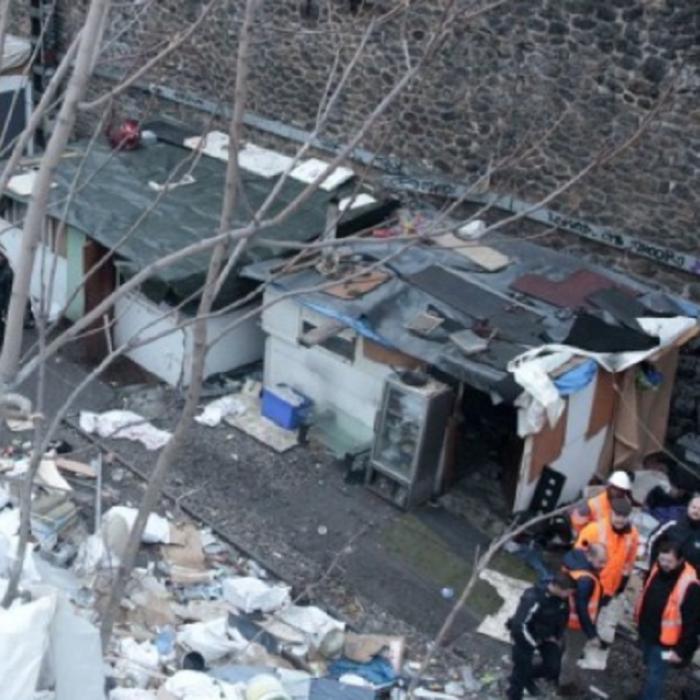 Romii din taberele din Paris nu mai pot cerşi sau vinde fier vechi. Unii au fugit în România