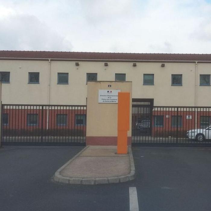 Franța. Un român dintr-un centru de detenție cere expulzarea în România de teama COVID-19: „Prefer să dorm afară“