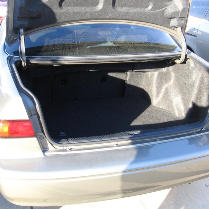 Italia. Un bărbat și-a ascuns soția în portbagajul mașinii, ca să scape de filtrele de poliție