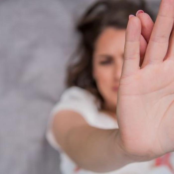 Marea Britanie. Româncă, bătută şi tălhărită în propria casă de fostul soţ, în timp ce era în autoizolare. I-a luat paşaportul şi telefonul