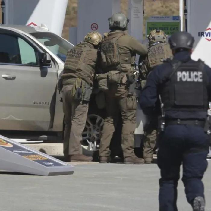 Atac armat în Canada. 16 morți. Atacatorul era îmbrăcat în polițist