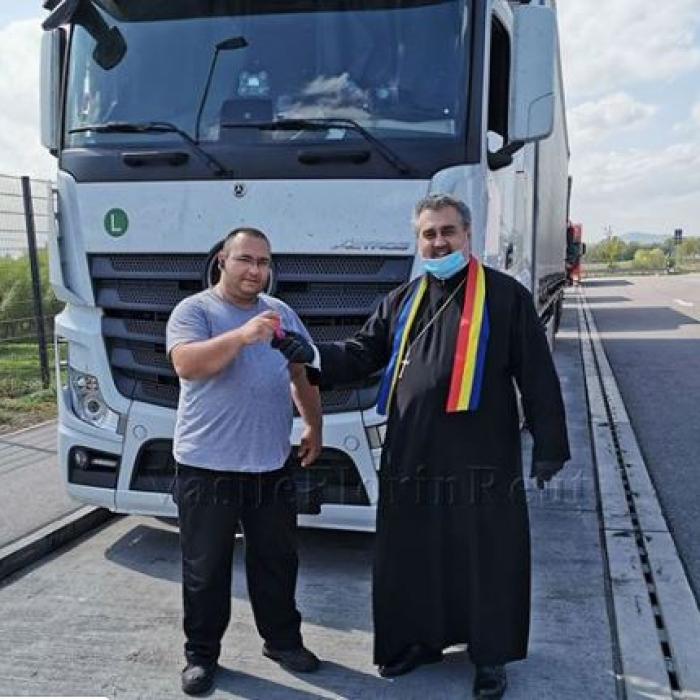 Germania. Un preot ortodox român le-a vestit Învierea Domnului șoferilor de TIR: „Am fost cu Paşti şi un gând bun“