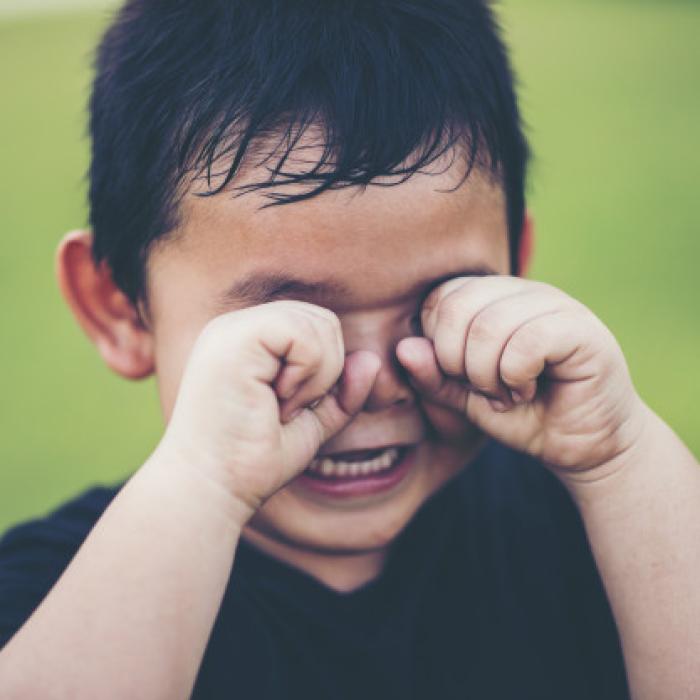 România. Copii de 6-7 ani, forţaţi să facă flotări sub ameninţarea unei mături, într-un centru de plasament