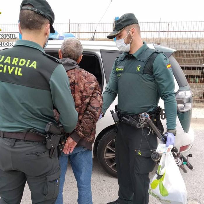 Spania. Român dus în arest direct de pe dig: Sătul de izolare a ieșit la pescuit