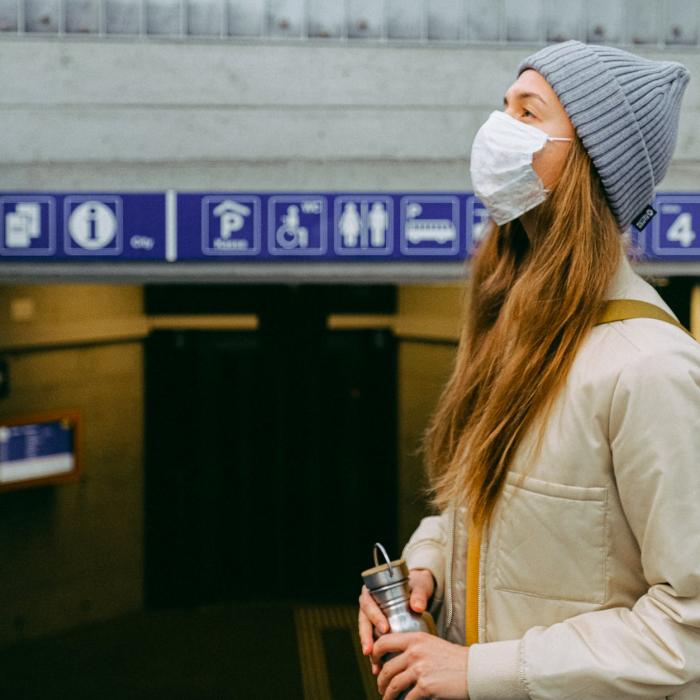 Germania declară obligatorie purtarea de măşti în public, în toate landurile