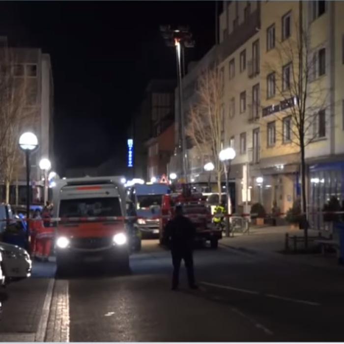 Germania. Atac în Hanau. Un grup de necunoscuţi au înjunghiat patru trecători. Poliţia îi caută cu elicopterul