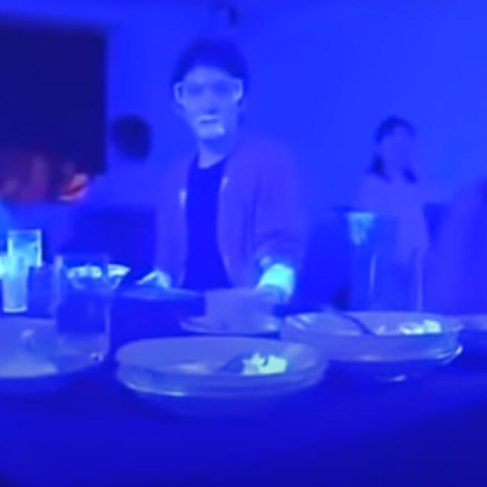 Experiment: Cât de rapid se răspândește COVID-19 într-un restaurant (VIDEO)