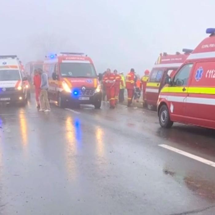 Microbuz cu români, răsturnat în județul Vaslui