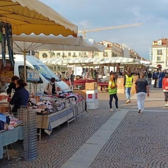 ITALIA. Pieţele publice revin la viaţă. Ce condiţii TREBUIE respectate
