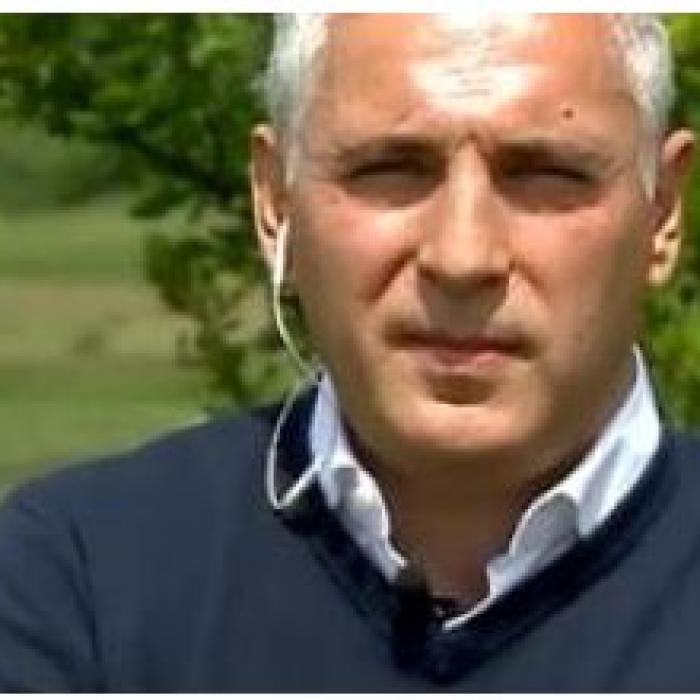 S-a întors din ITALIA în ROMÂNIA, ca să lucreze asistent medical. Încă este şomer