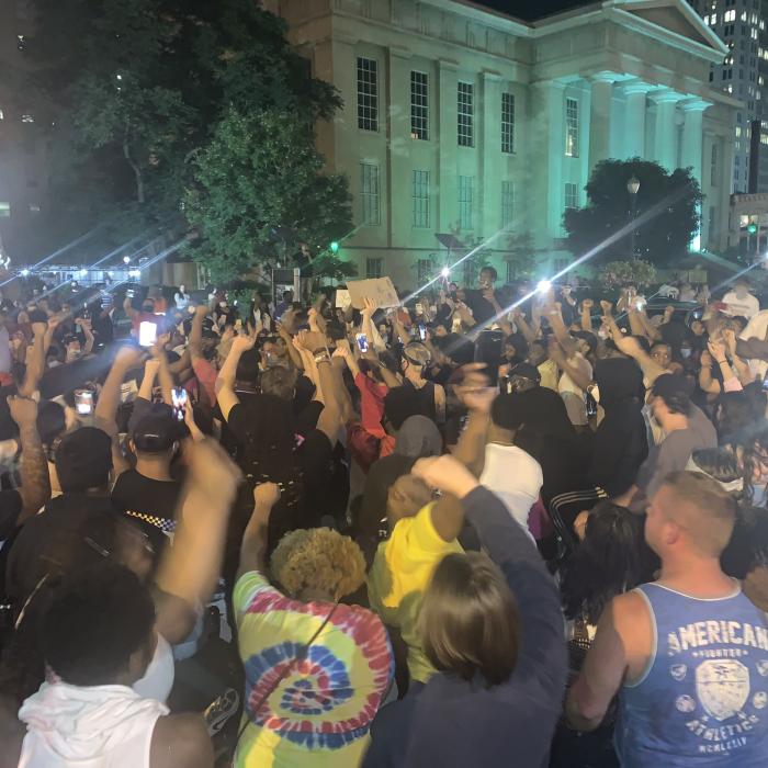 PROTESTE violente în SUA. Şapte oameni, ÎMPUŞCAŢI. Poliţia: "Noi nu am deschis focul" - VIDEO