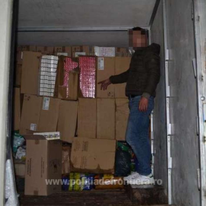 Mii de pachete de țigări și zeci de litri de alcool, CONFISCATE la vamă Marfa trebuia să ajungă în Franța