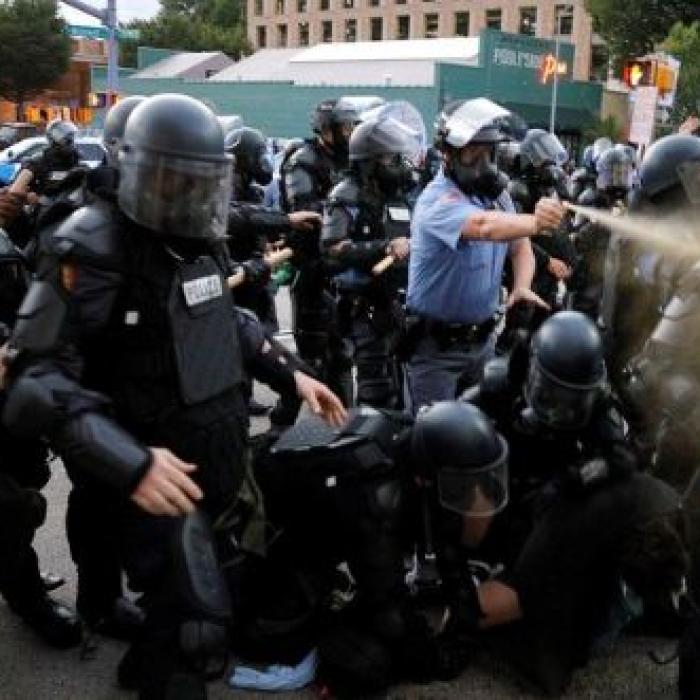 Decizii fără PRECEDENT în SUA. Mai multe orașe americane se ÎNCHID pe timp de noapte. Violente extreme