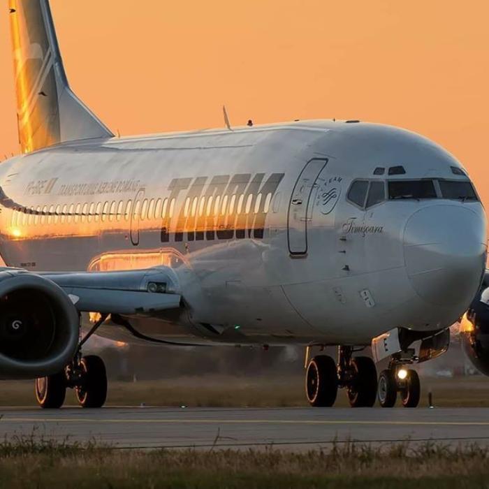 Zeci de români, repatriați din Liban și Siria cu o aeronavă Tarom