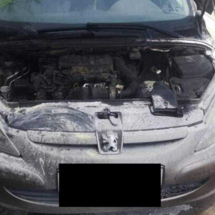 Ghinionul vieții pentru un român care se îndrepta spre Italia: I-a luat foc mașina pe drum, iar poliția l-a prins fără permis