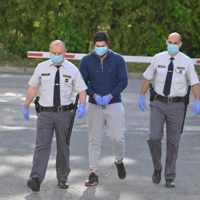 Strigătul unui român închis în Slovenia: „Lăsați-mă în țară! Mă așteaptă soția și copilul de trei ani“