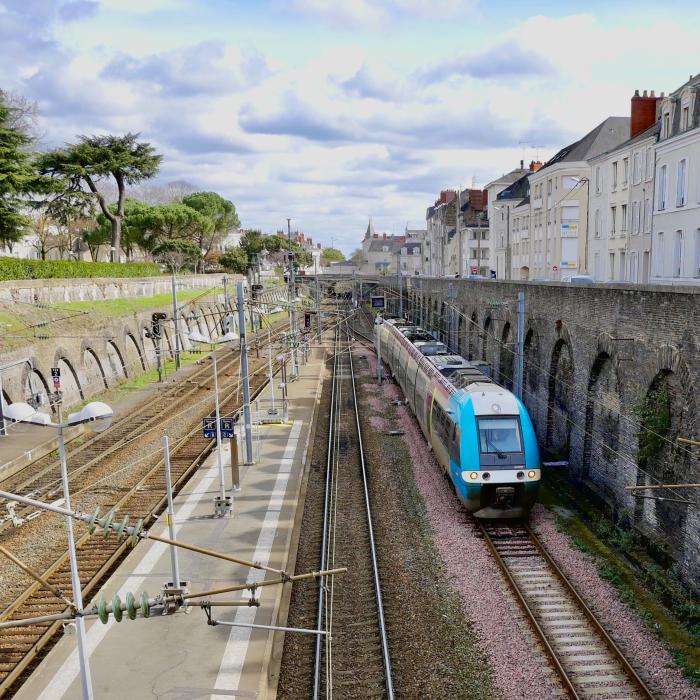 Belgia oferă călătorii gratuite cu trenul tuturor cetățenilor săi pentru a sprijini turismul național