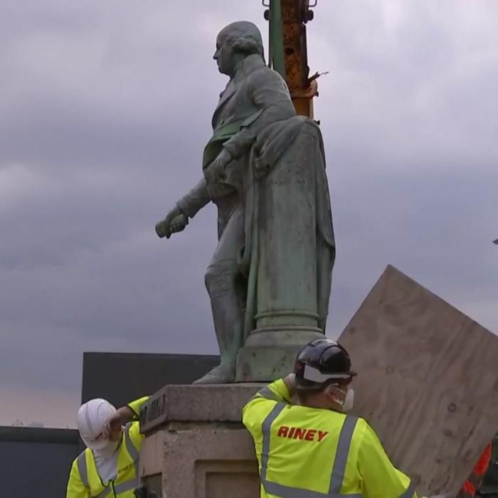 Marea Britanie. Protestatarii au dus la dărâmarea încă unei statui celebre 