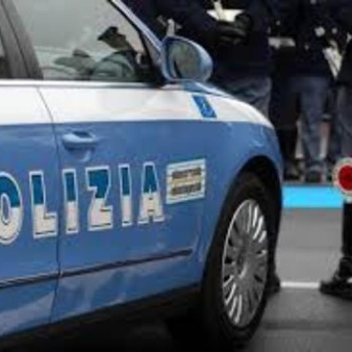  Italia. Român, încătuşat pentru violenţă. Şi-a bătut şi persecutat fosta iubită