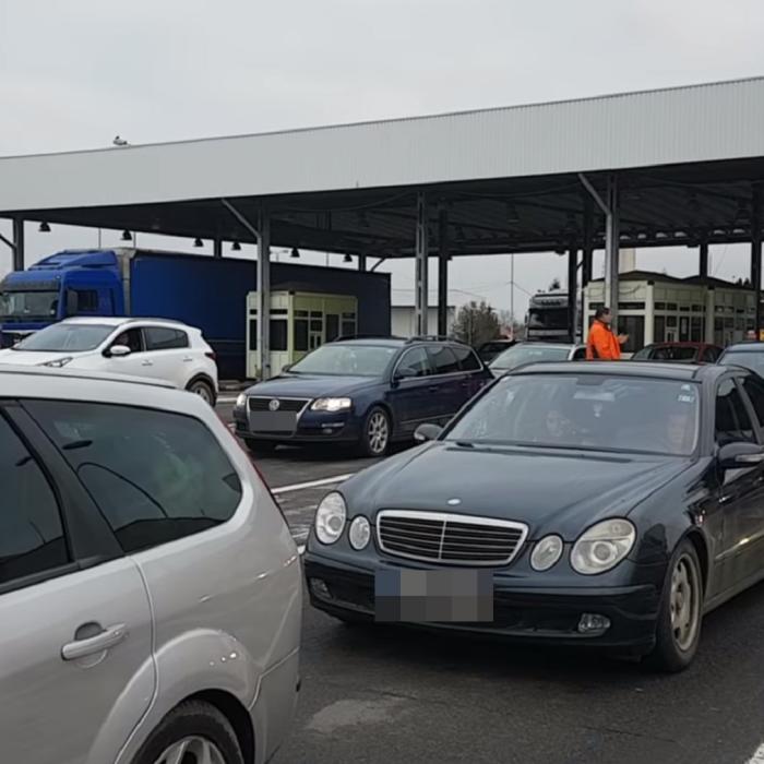 Aglomeraţie la frontieră. 78 mii de persoane au trecut, ieri, graniţa. Peste 2.500 au fost trimise în carantină