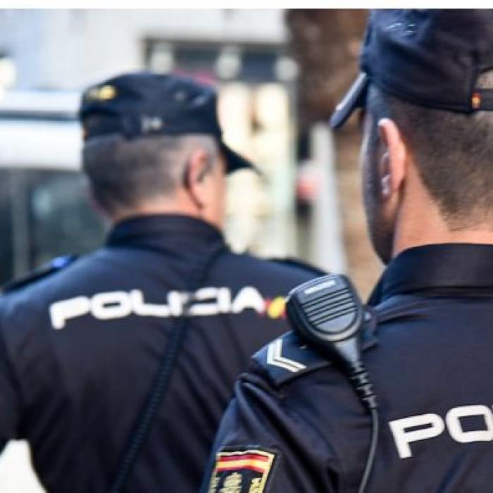 Spania. Un român arestat, rupe uniforma unui poliţist, apoi se baricadează în toaleta femeilor