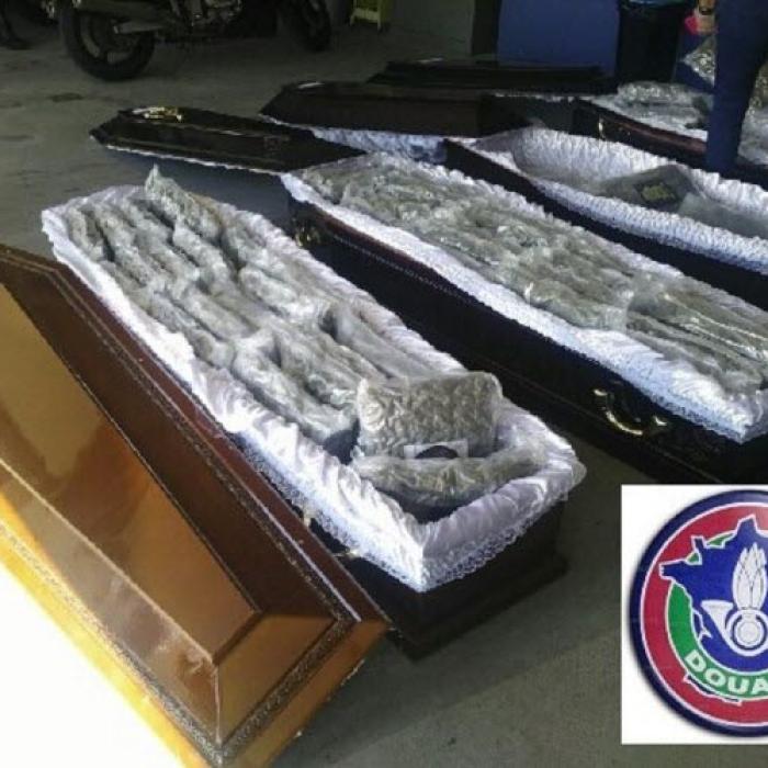 Franța. Șofer român care transporta sicrie, arestat: „Transport cadavre din Spania spre România“