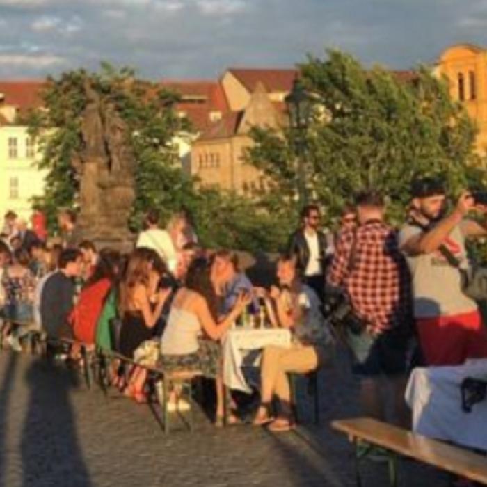 Cehii „și-au luat adio” de la coronavirus cu o petrecere imensă