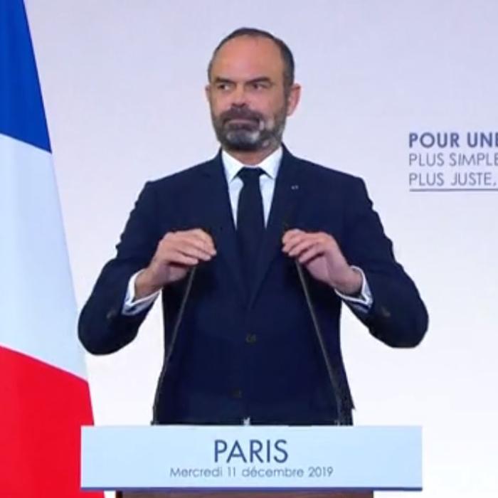 Situație dramatică în Franța. Guvernul condus de Edouard Philippe a demisionat