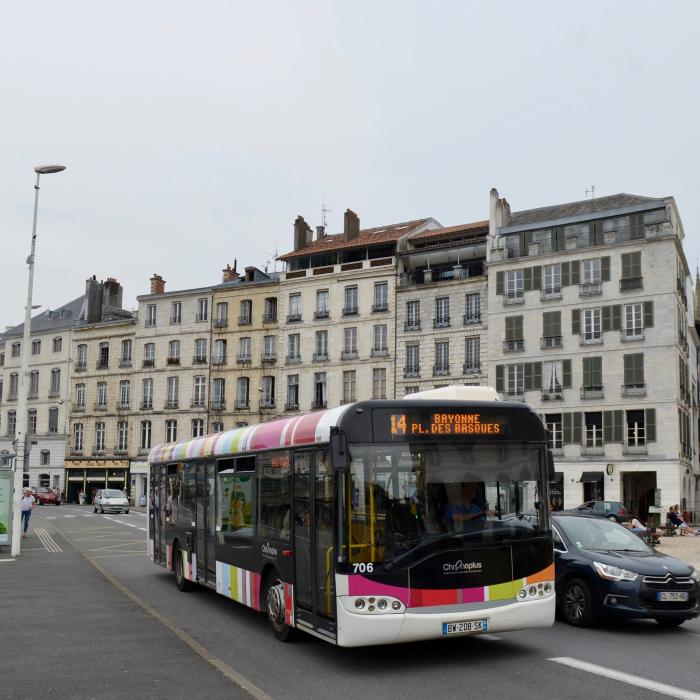 Franţa. Şofer de autobuz în MOARTE cerebrală. A fost bătut de pasageri care au refuzat să poarte mască