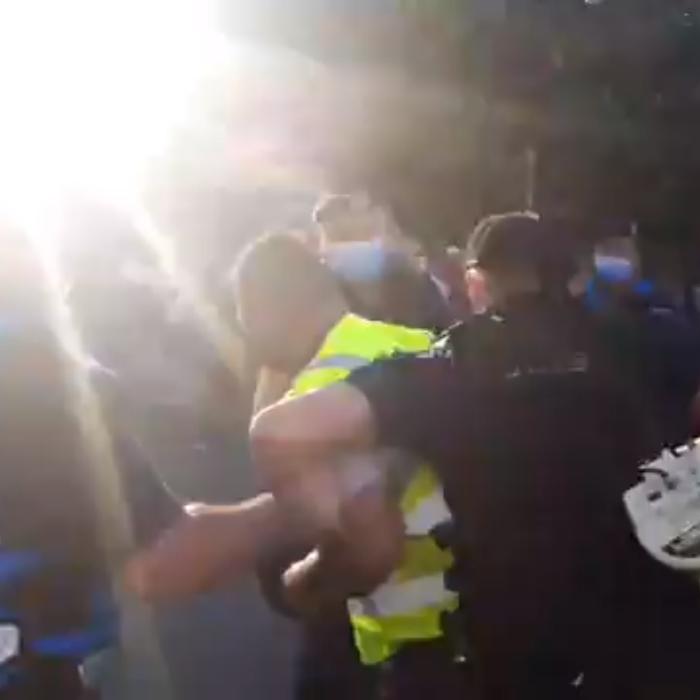 Protest în Piața Victoriei. Oamenii s-au bătut cu jandarmii după ce au primit ultimatum să părăsească Piața. Ultimă oră