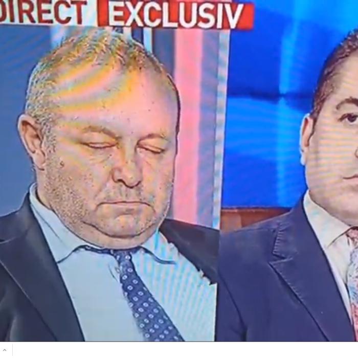 Fenechiu nu-și putea ține ochii deschisi în direct. Video incredibil