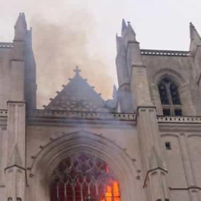 Incendiu catedrală Franța: Imigrant, arestat preventiv