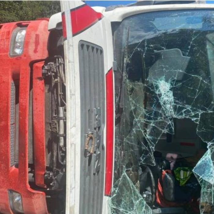 Bulgaria. Un camion, condus de un român, s-a răsturnat. Circulaţia rutieră, blocată mai multe ore