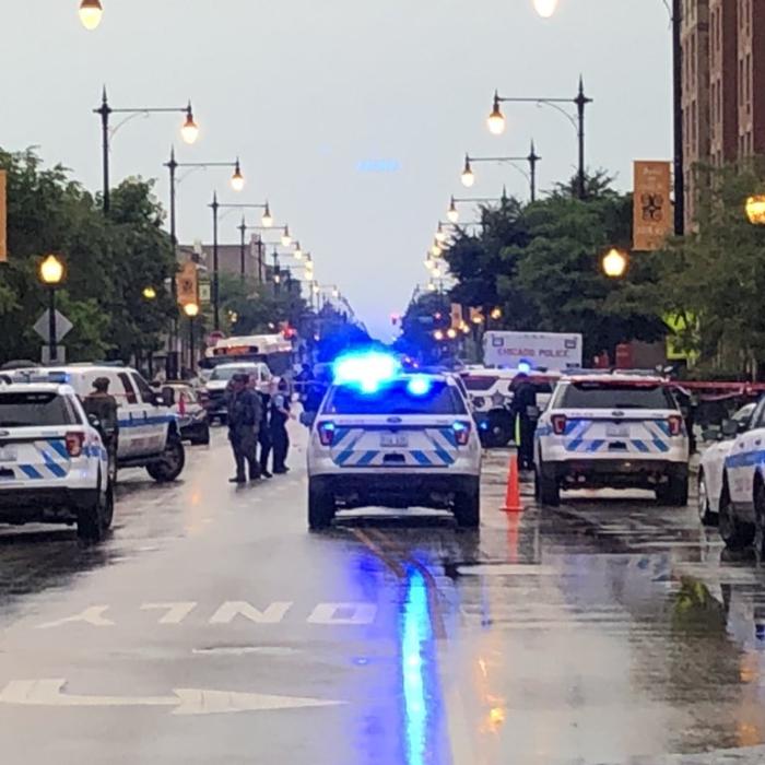 SUA. Schimb de FOCURI la o înmormântare în Chicago. 14 oameni răniţi