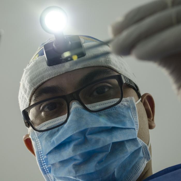 Medic stomatolog român, acuzații grave în Franța: MUTILA PACIENȚI pentru a deconta sume generoase